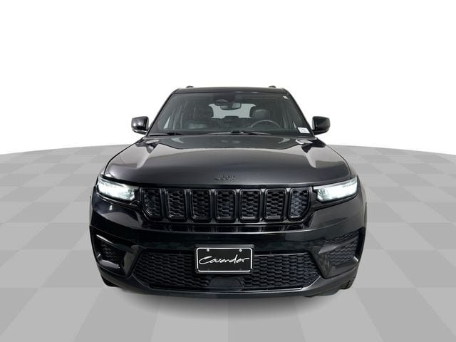 Used 2024 Jeep Grand Cherokee Altitude AWD/4WD image 3