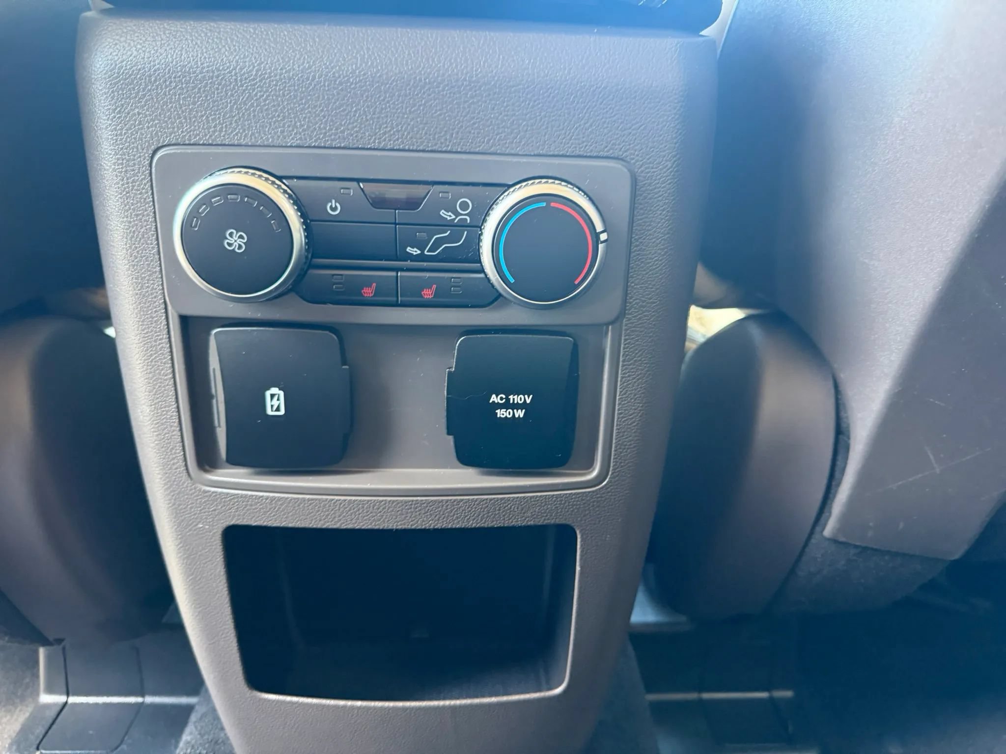 Used 2020 Ford Explorer Platinum w/ Premium Technology Package AWD/4WD image 22
