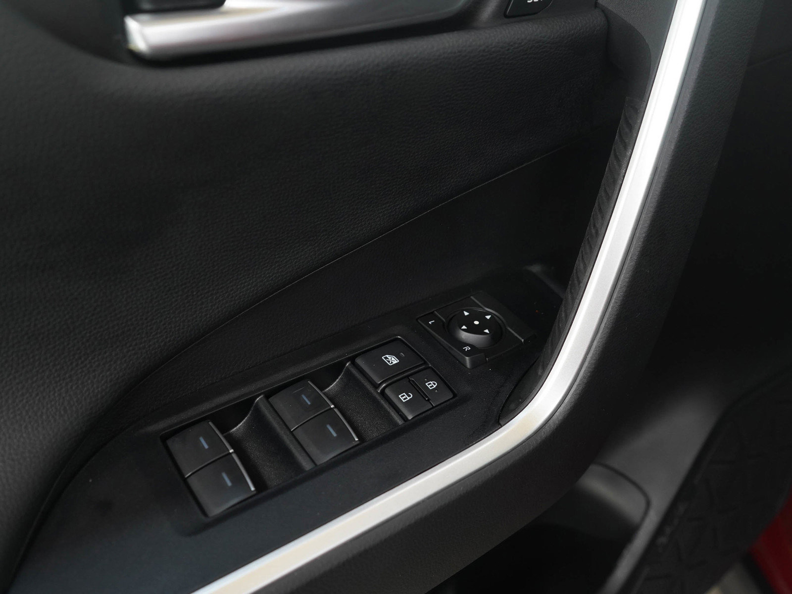 Used 2025 Toyota RAV4 Limited w/ Weather Package image 21