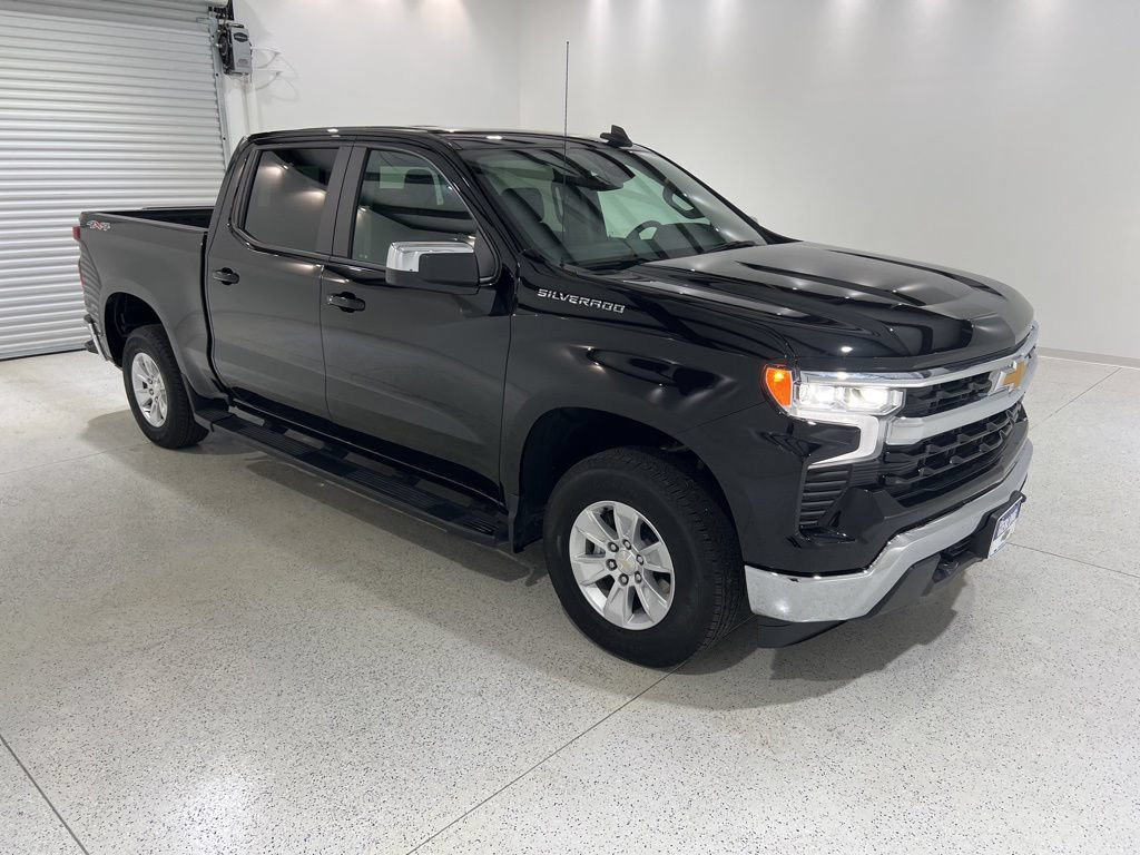 Used 2024 Chevrolet Silverado 1500 LT w/ Leather Package AWD/4WD image 7