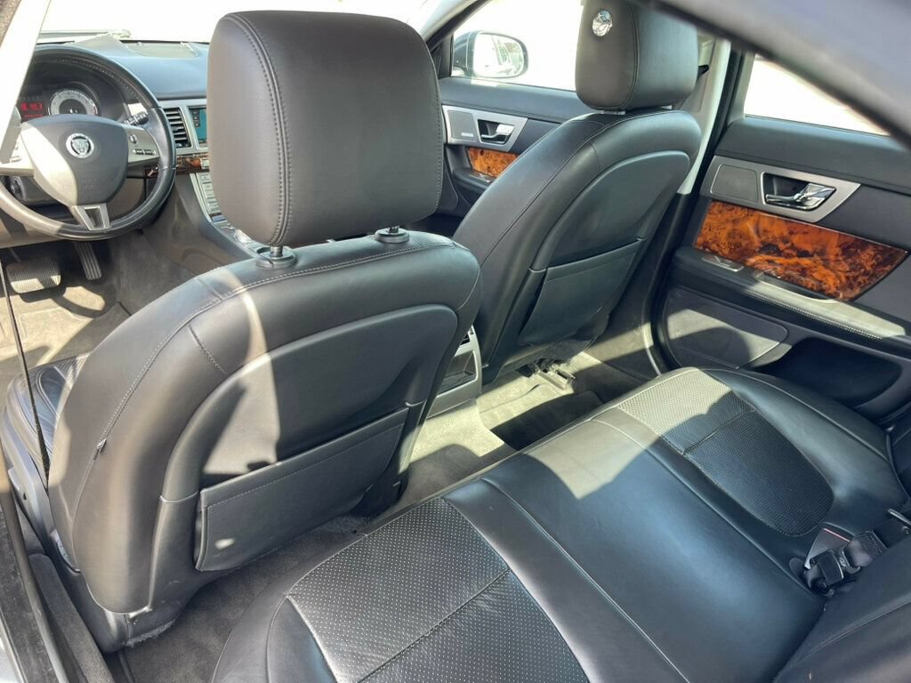 Used 2011 Jaguar XF Premium RWD image 27
