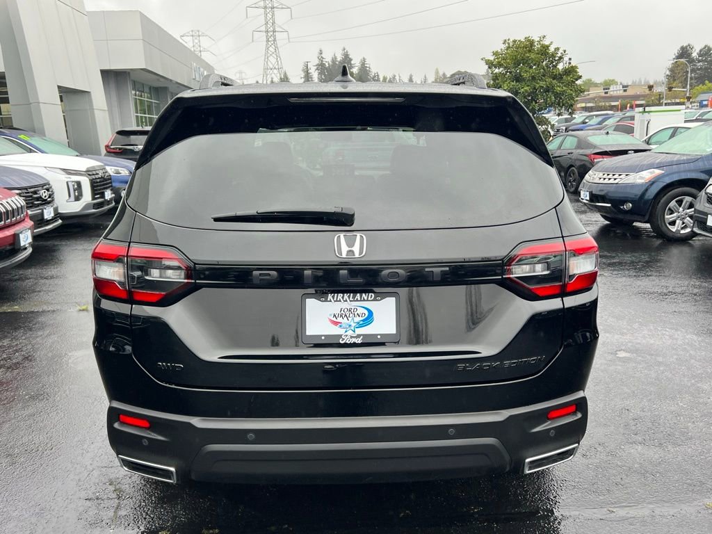 Used 2025 Honda Pilot Black Edition image 8