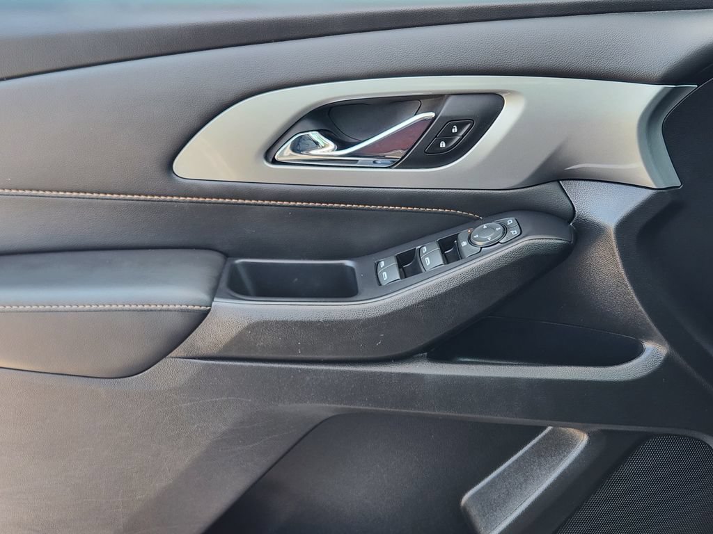 Certified 2021 Chevrolet Traverse LS FWD image 23