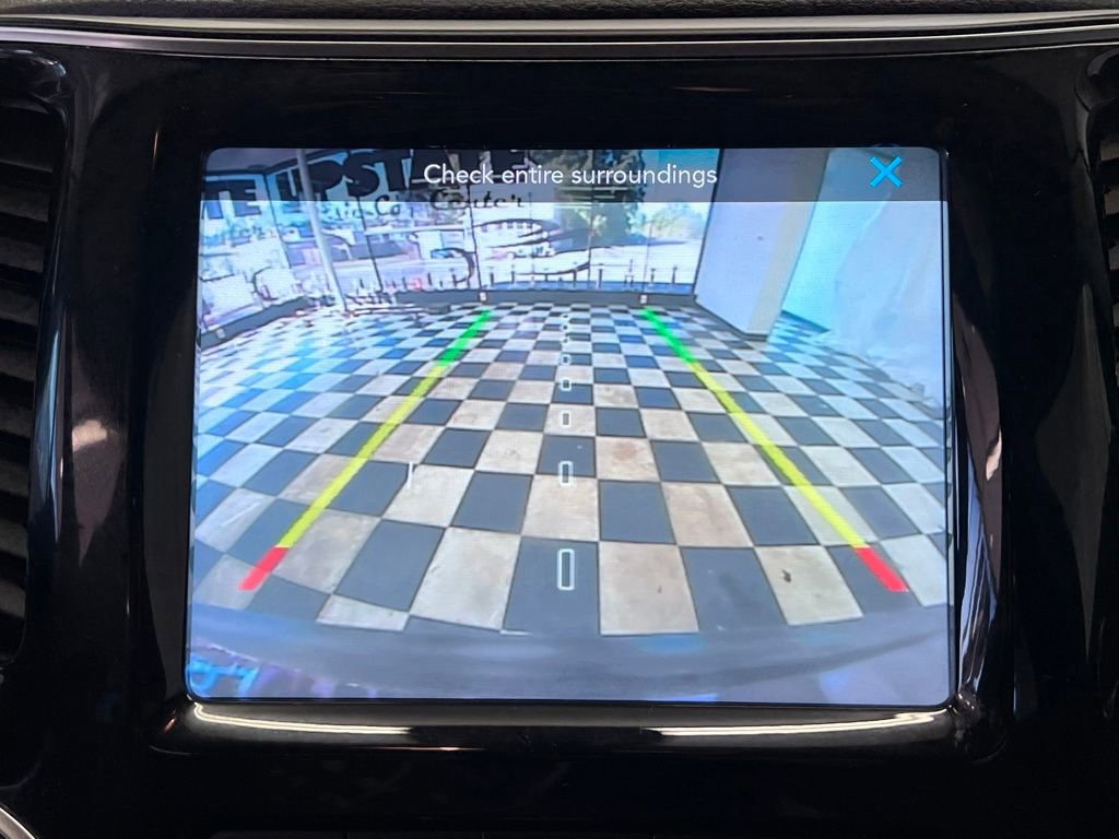 Used 2019 Jeep Cherokee Limited image 28