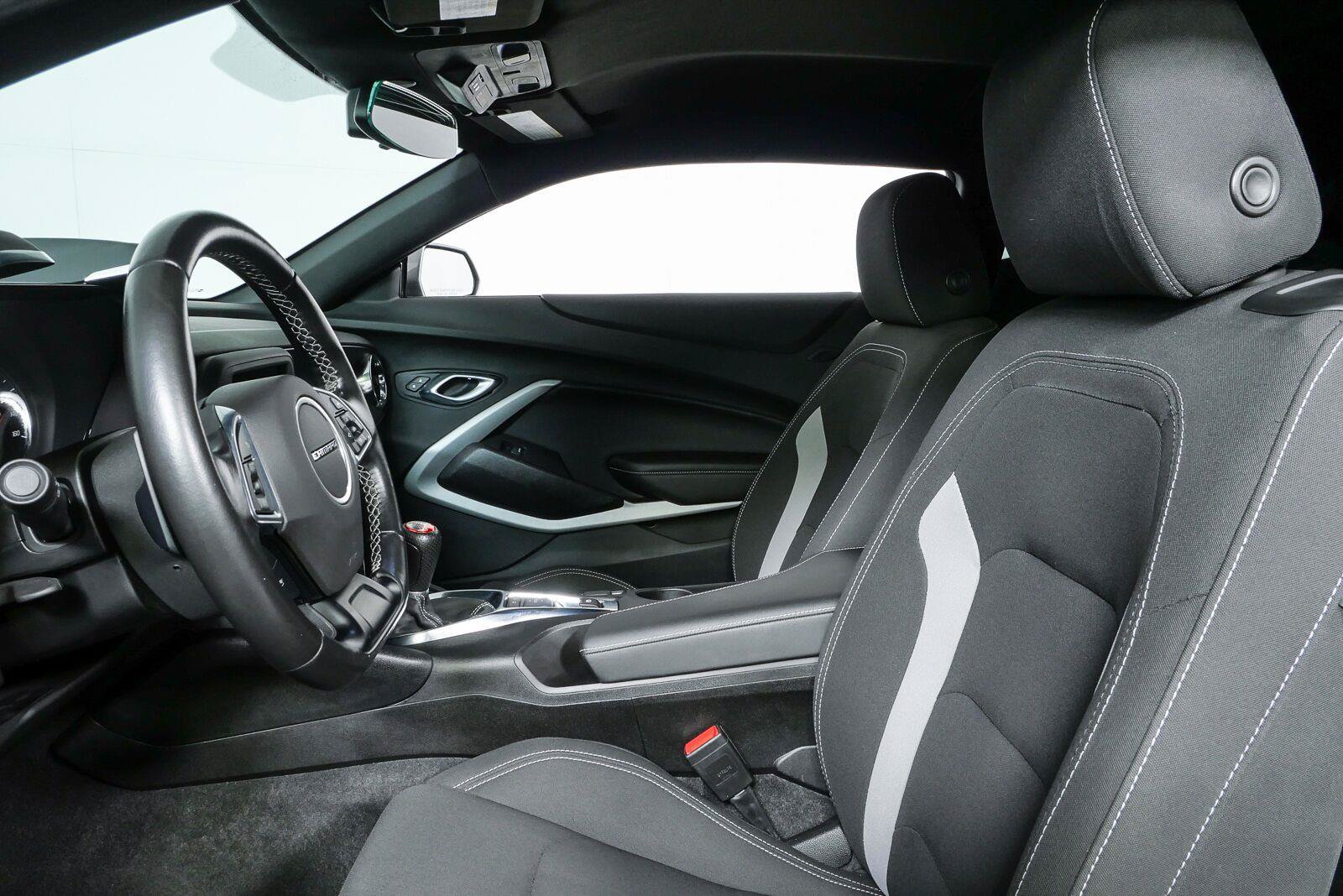 Used 2021 Chevrolet Camaro LT RWD image 5