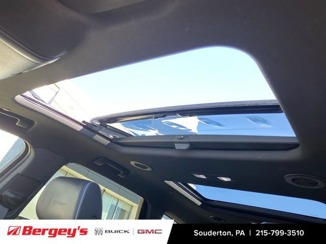 Used 2022 Buick Enclave Avenir w/ Avenir Technology Package AWD/4WD image 22