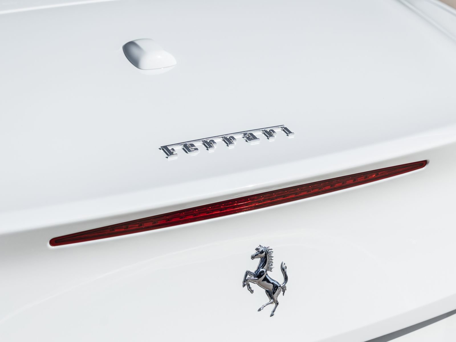 Used 2015 Ferrari California T RWD image 15