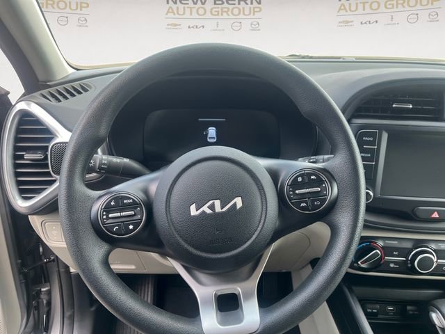 Used 2025 Kia Soul LX w/ LX Technology Package FWD image 12