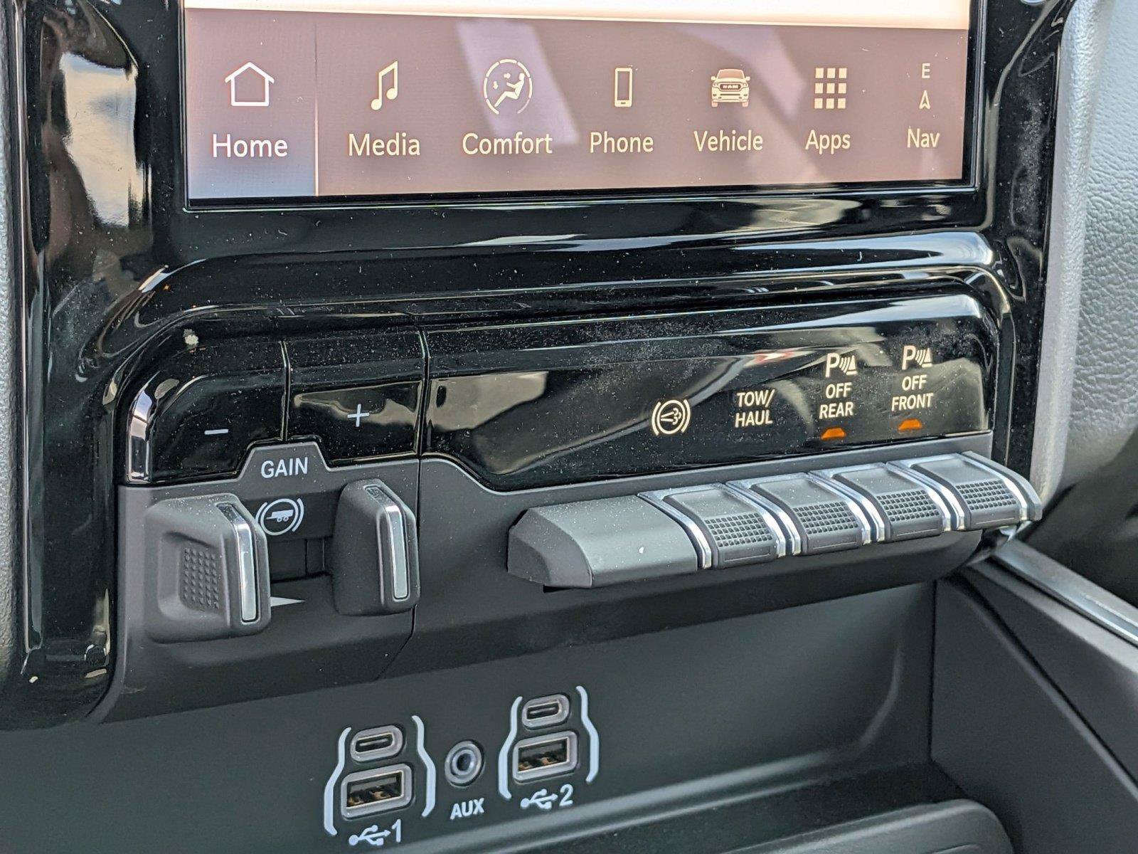New 2026 RAM 2500 Big Horn AWD/4WD image 14