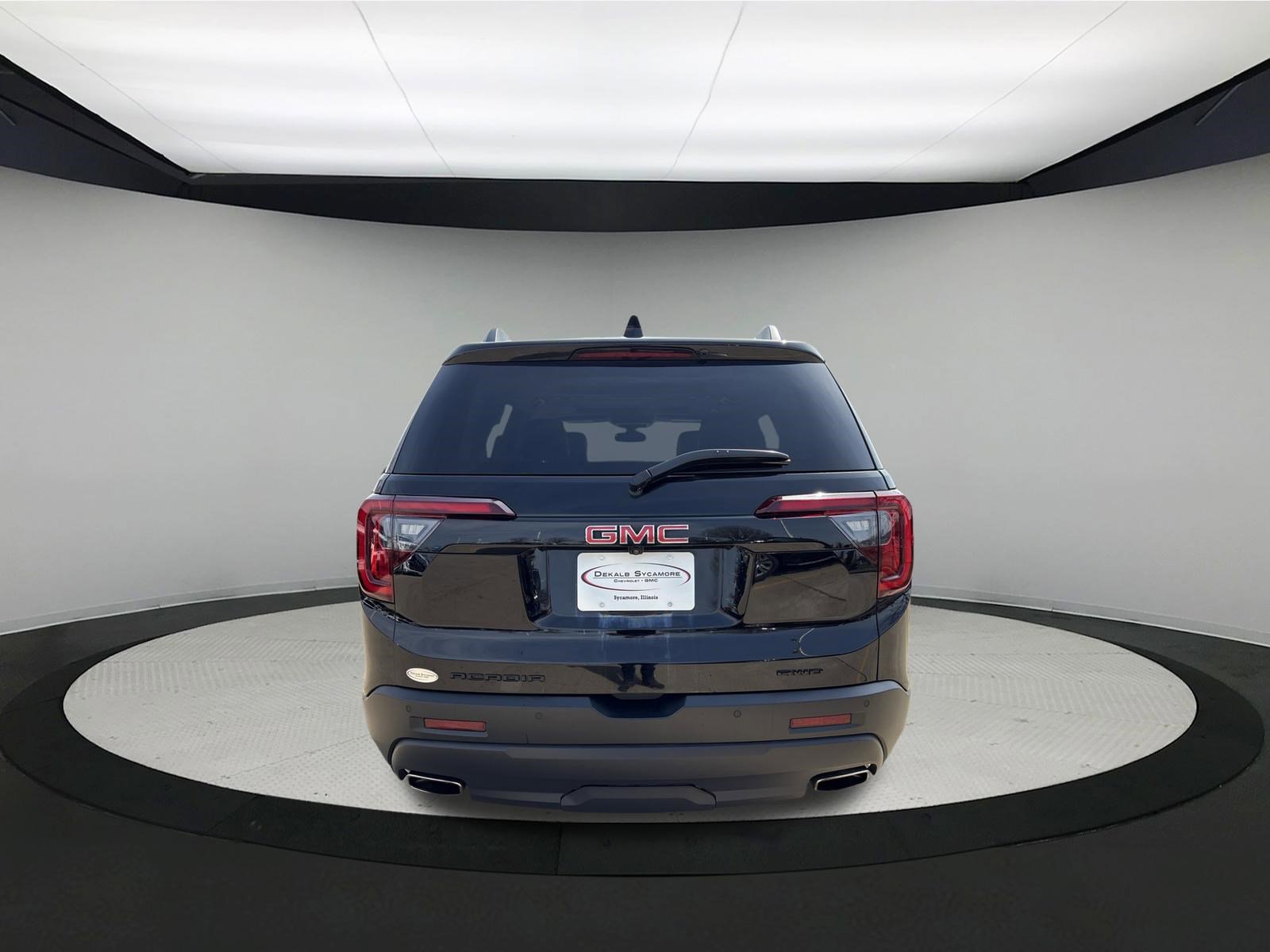 Used 2023 GMC Acadia SLT w/ Elevation Edition image 4