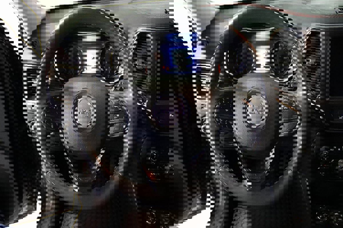 Used 2022 Jeep Cherokee Trailhawk w/ Trailer Tow Group image 39