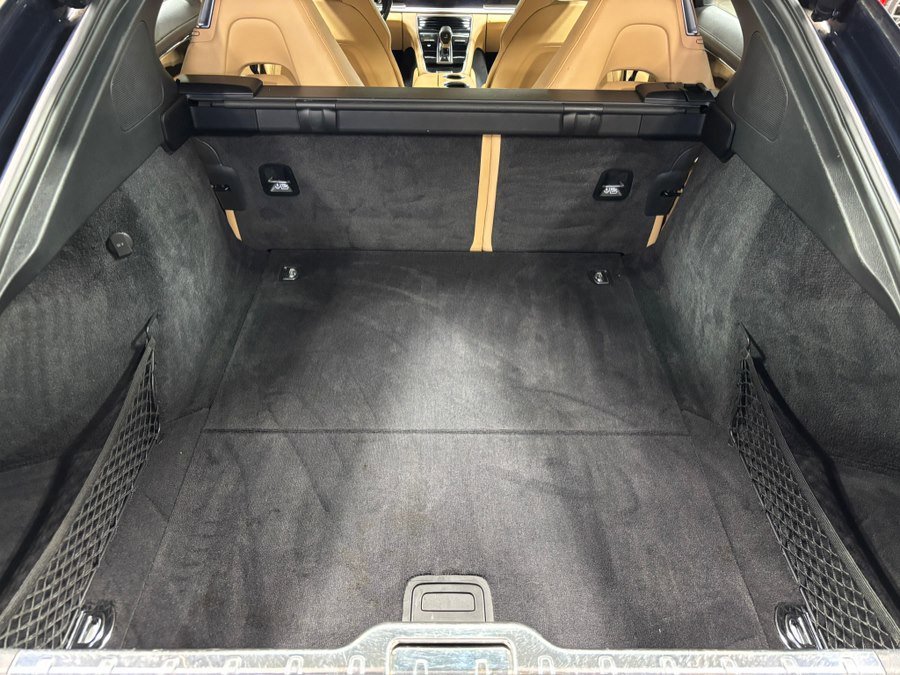 Used 2018 Porsche Panamera 4 image 8