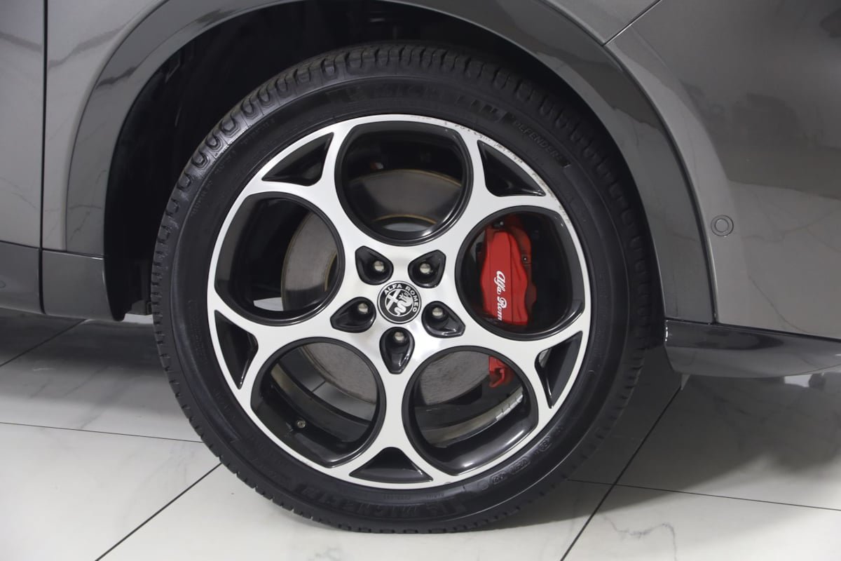 Used 2024 Alfa Romeo Tonale Veloce AWD/4WD image 16