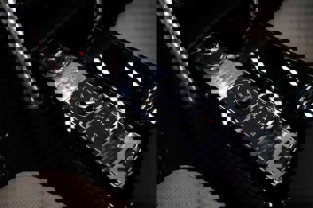 Used 2017 Land Rover Discovery HSE image 16