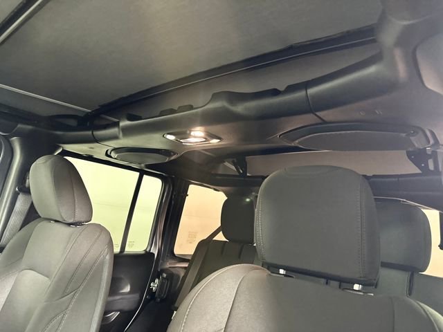 Used 2023 Jeep Wrangler Unlimited w/ Cold Weather Group image 12