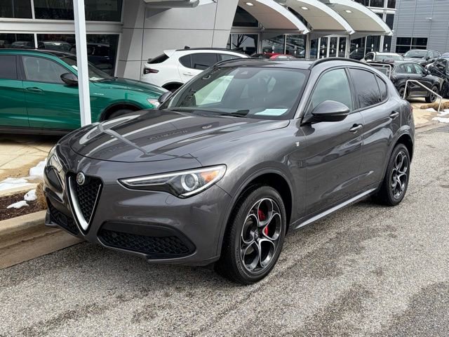 Used 2023 Alfa Romeo Stelvio Ti image 2