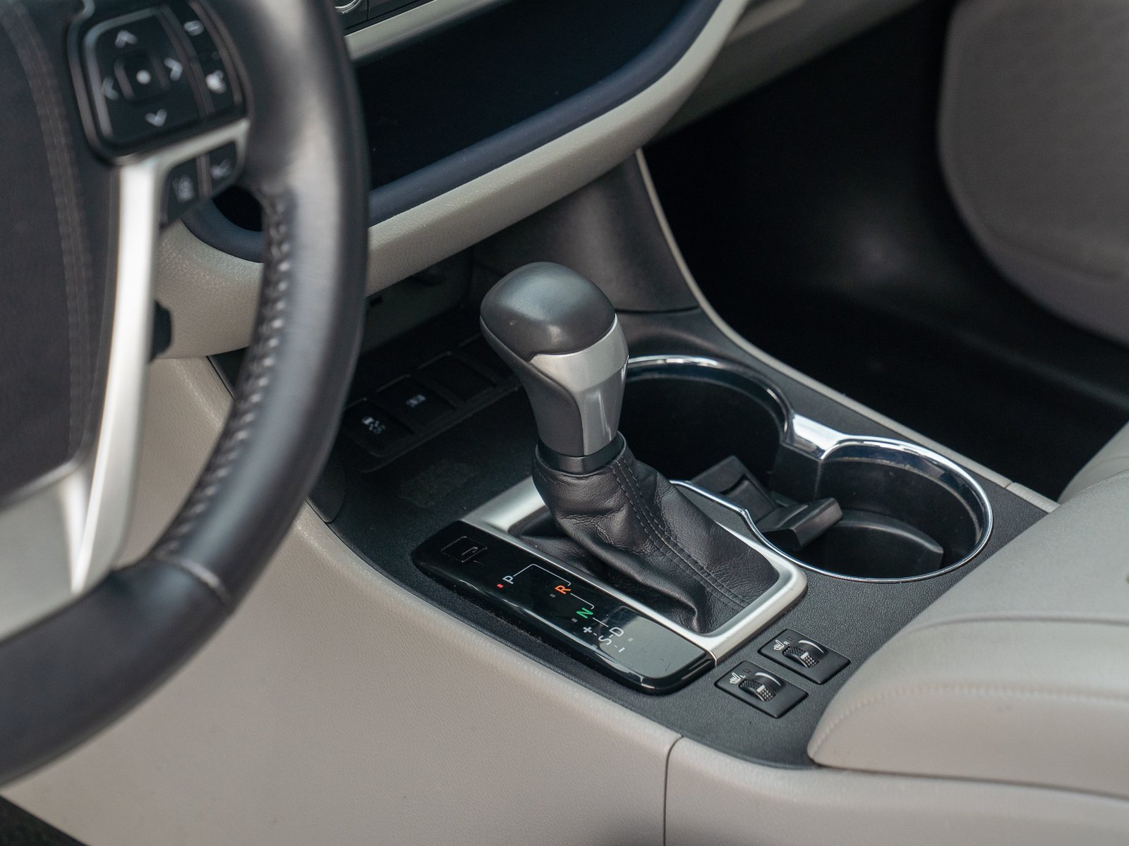Used 2019 Toyota Highlander XLE FWD image 24