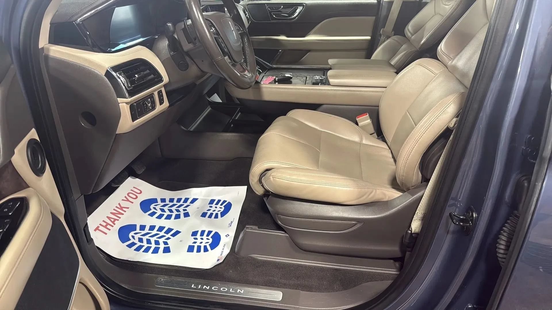 Used 2022 Lincoln Navigator 4WD image 8