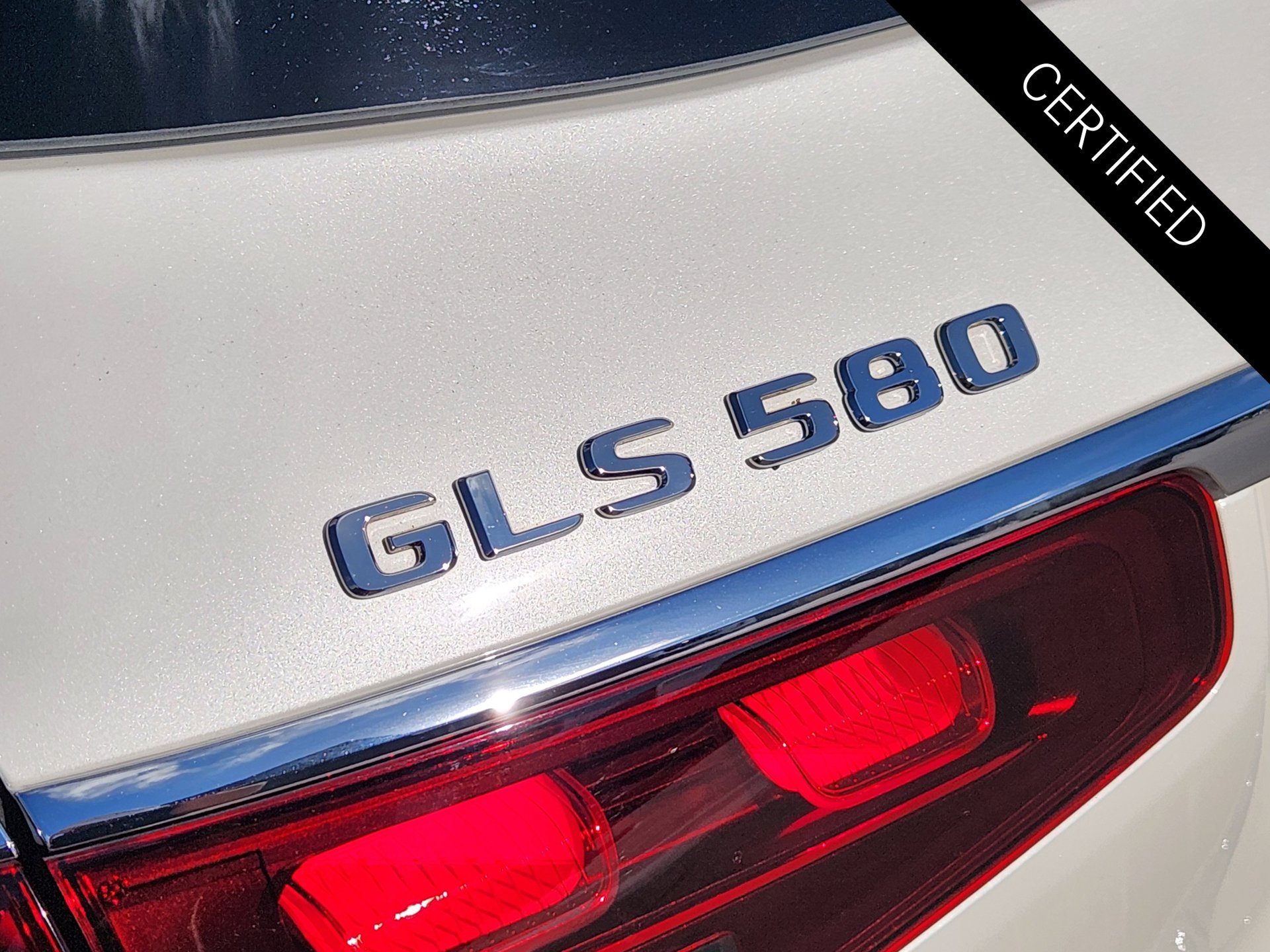 Used 2024 Mercedes-Benz GLS 580 4MATIC image 14