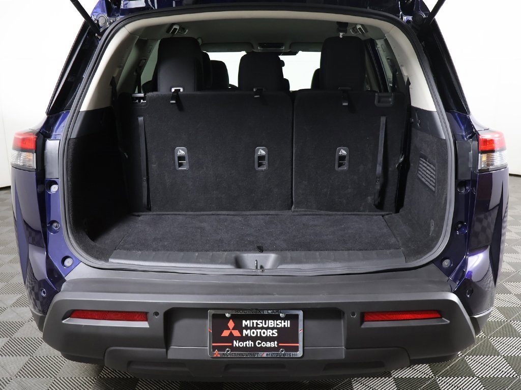 Used 2024 Nissan Pathfinder SV image 16