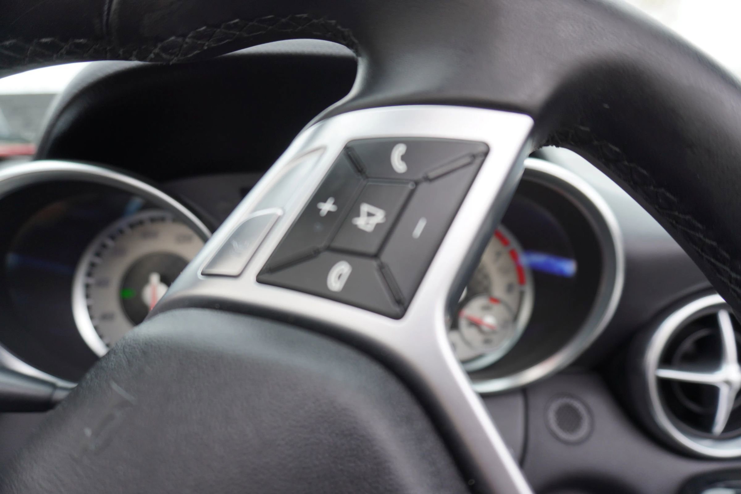 Used 2012 Mercedes-Benz SLK 350 image 21