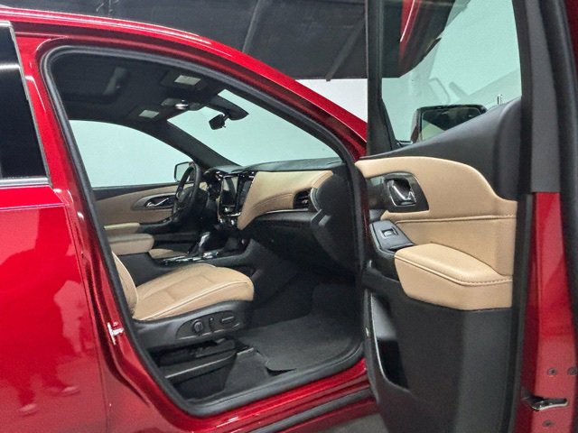Used 2023 Chevrolet Traverse Premier image 17