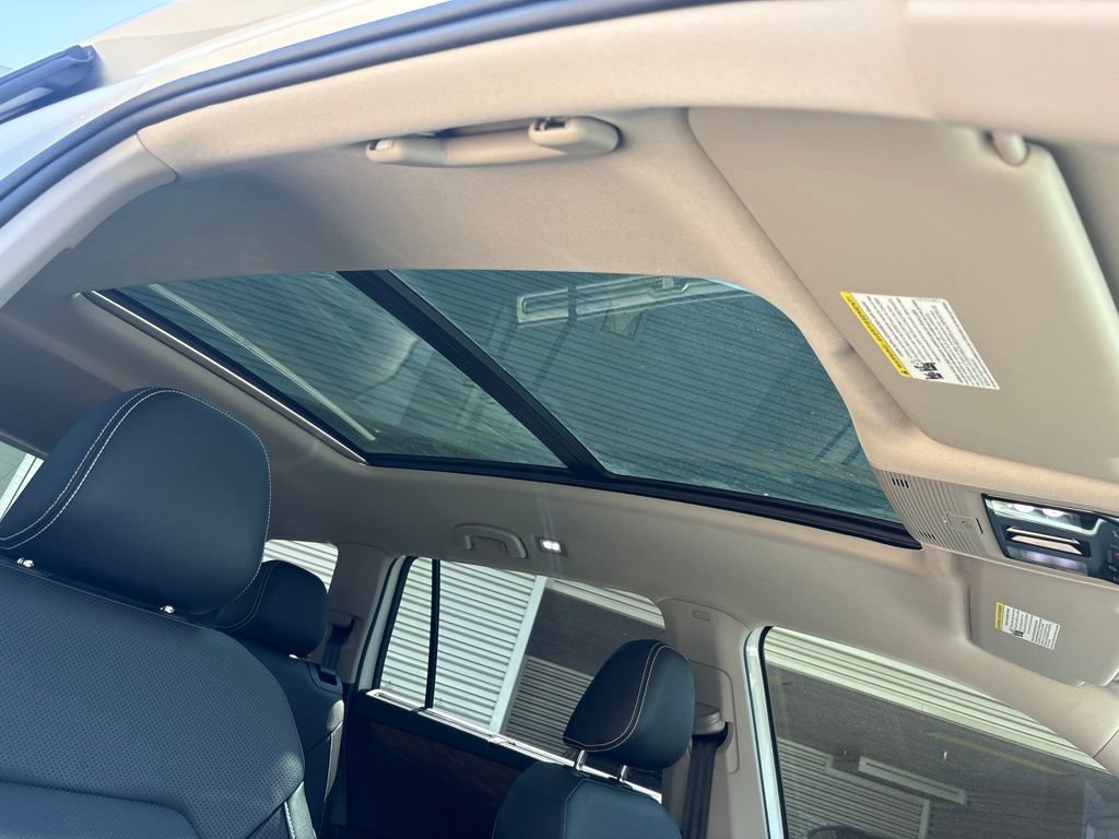 Used 2025 Volkswagen Atlas SE w/ Panoramic Sunroof Package FWD image 18