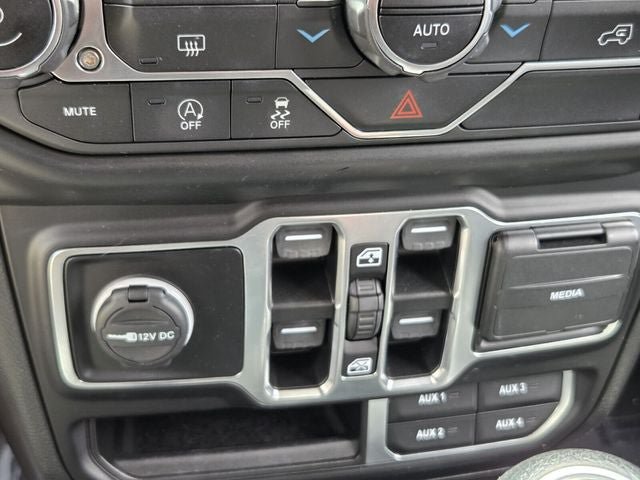 Used 2020 Jeep Wrangler Unlimited Sahara AWD/4WD image 19