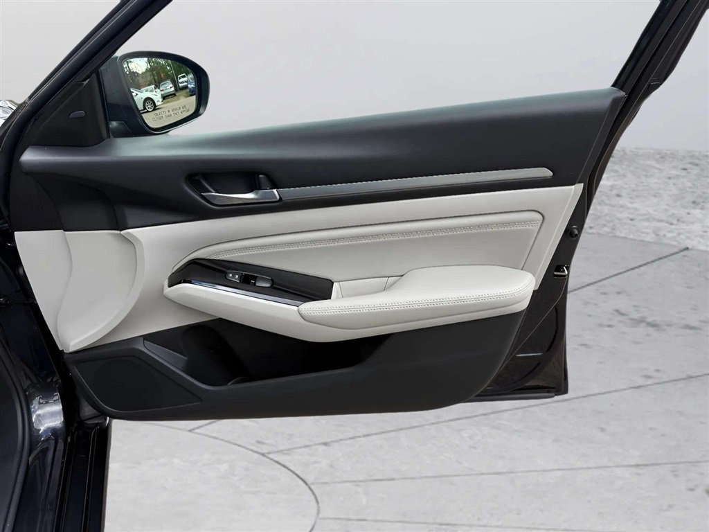 Used 2021 Nissan Altima 2.5 SV FWD image 17