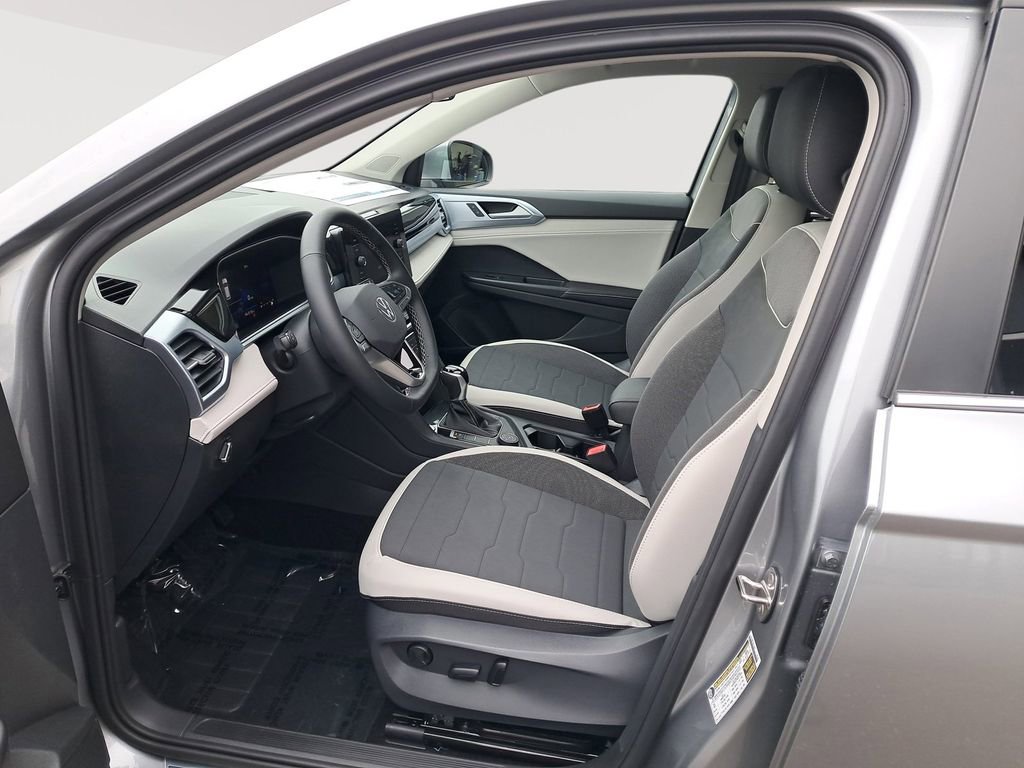 New 2025 Volkswagen Taos SE image 12