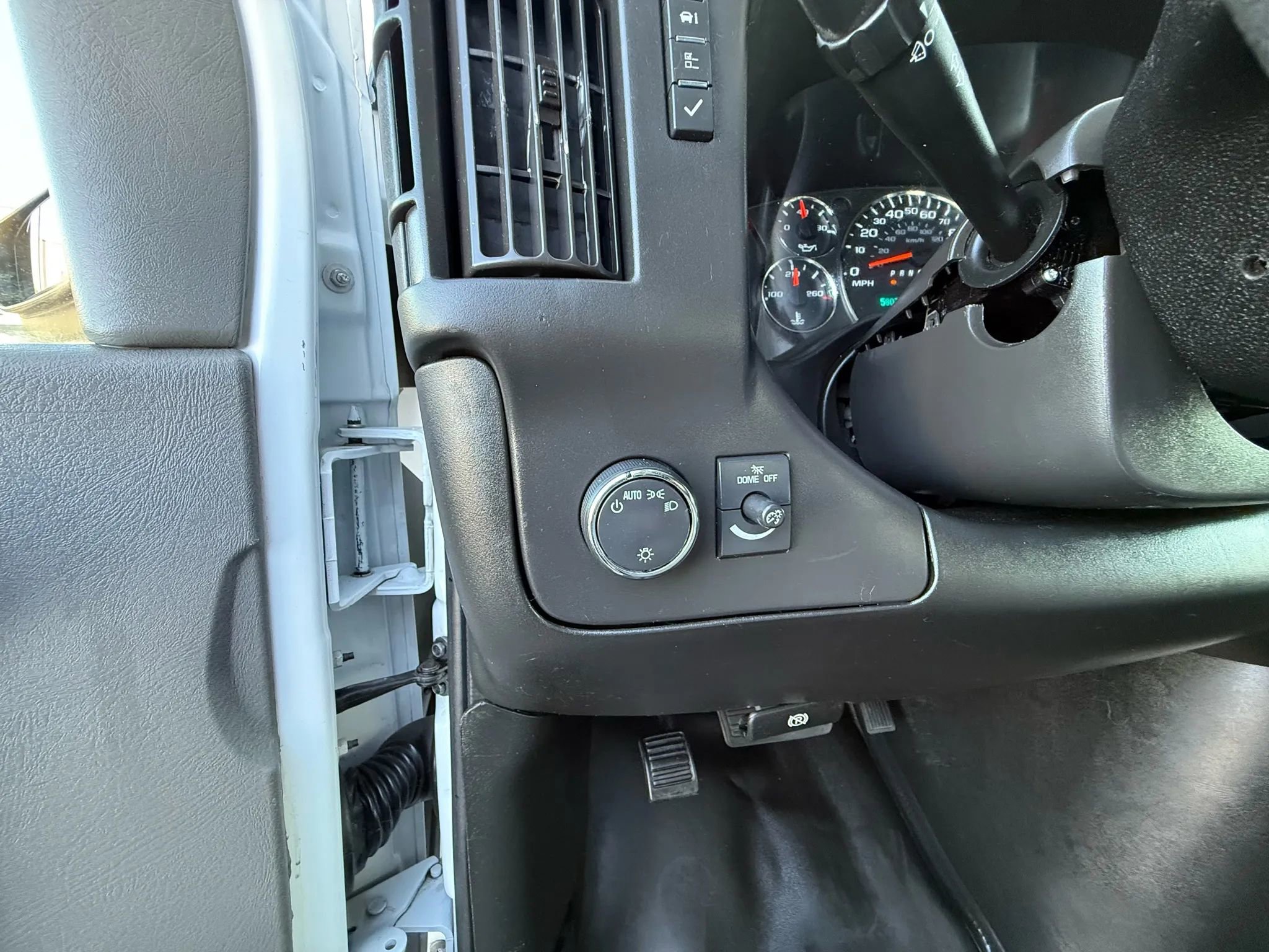 Used 2018 Chevrolet Express 2500 image 21