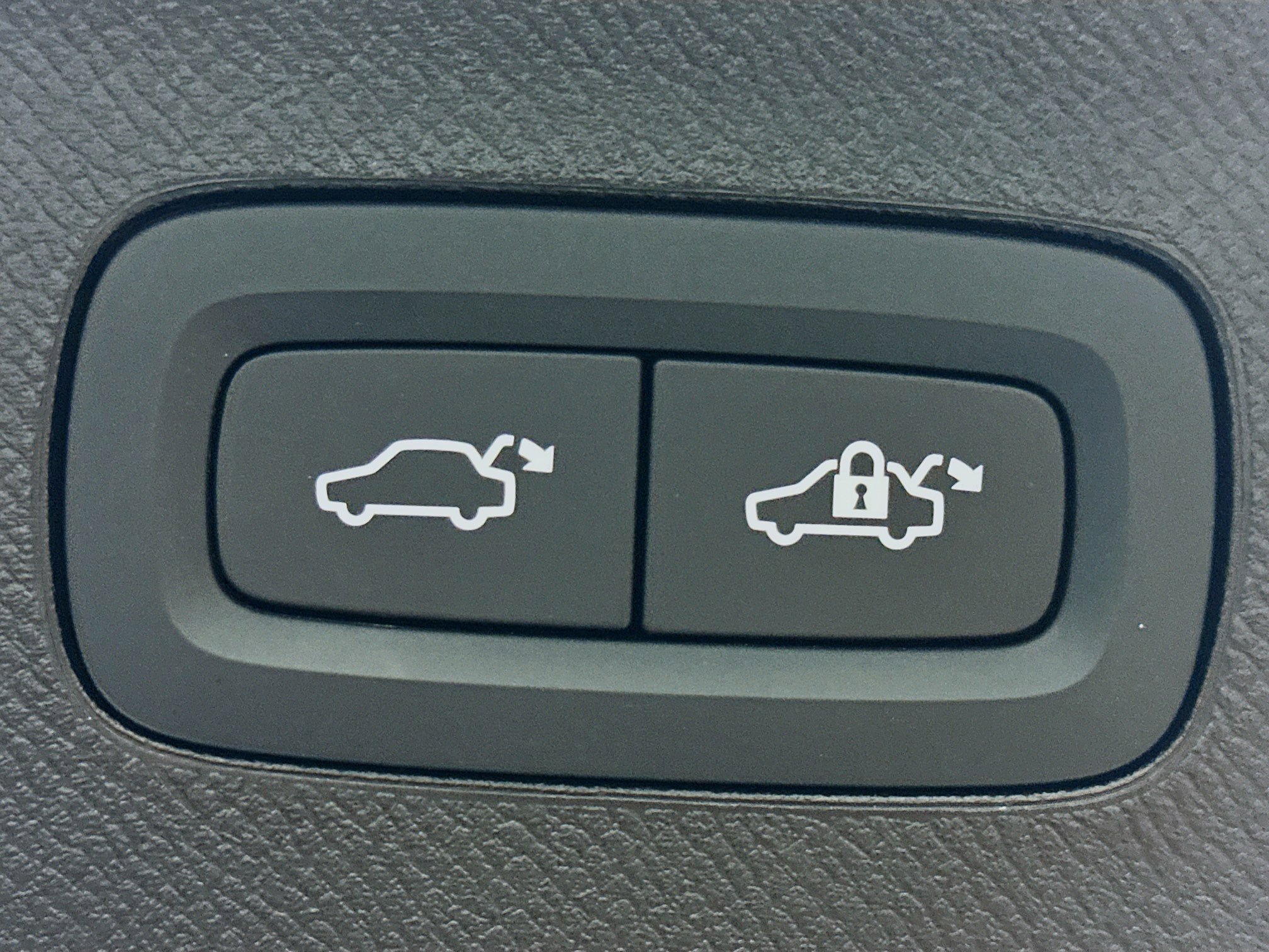 Used 2025 Volvo XC90 B5 Core w/ Protection Package AWD/4WD image 32