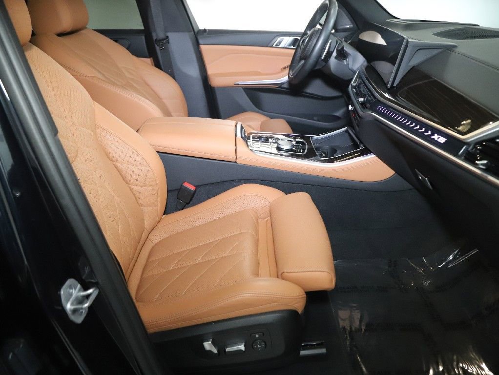 Used 2024 BMW X5 xDrive40i w/ M Sport Package AWD/4WD image 29