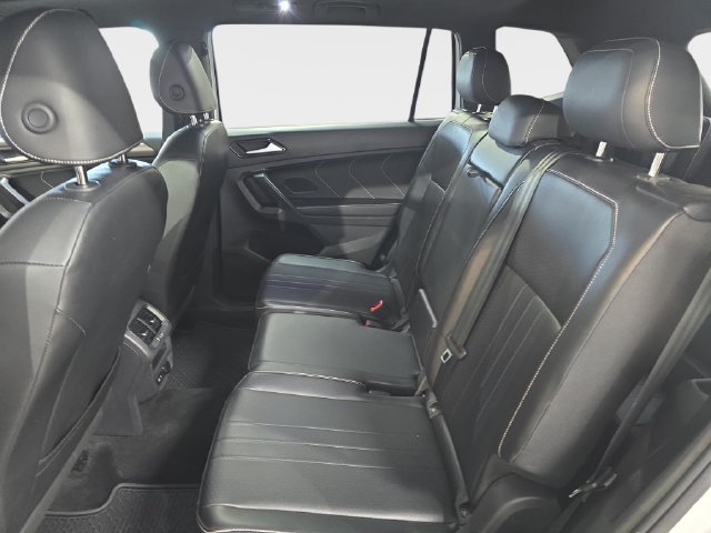 Used 2024 Volkswagen Tiguan SE R-Line FWD image 11