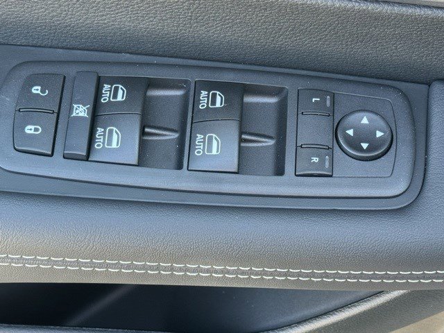 New 2026 Chrysler Pacifica Select image 11