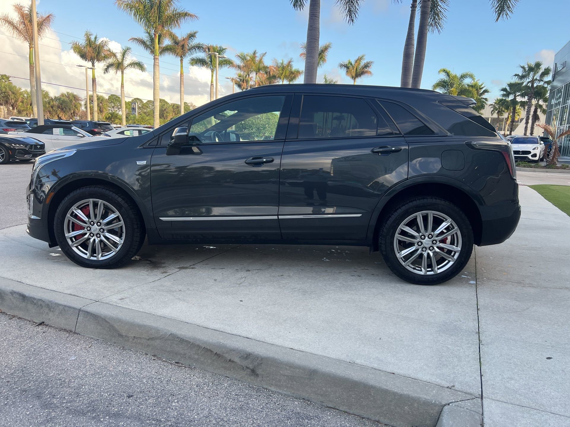 Used 2023 Cadillac XT5 Sportv w/ Technology Package image 6