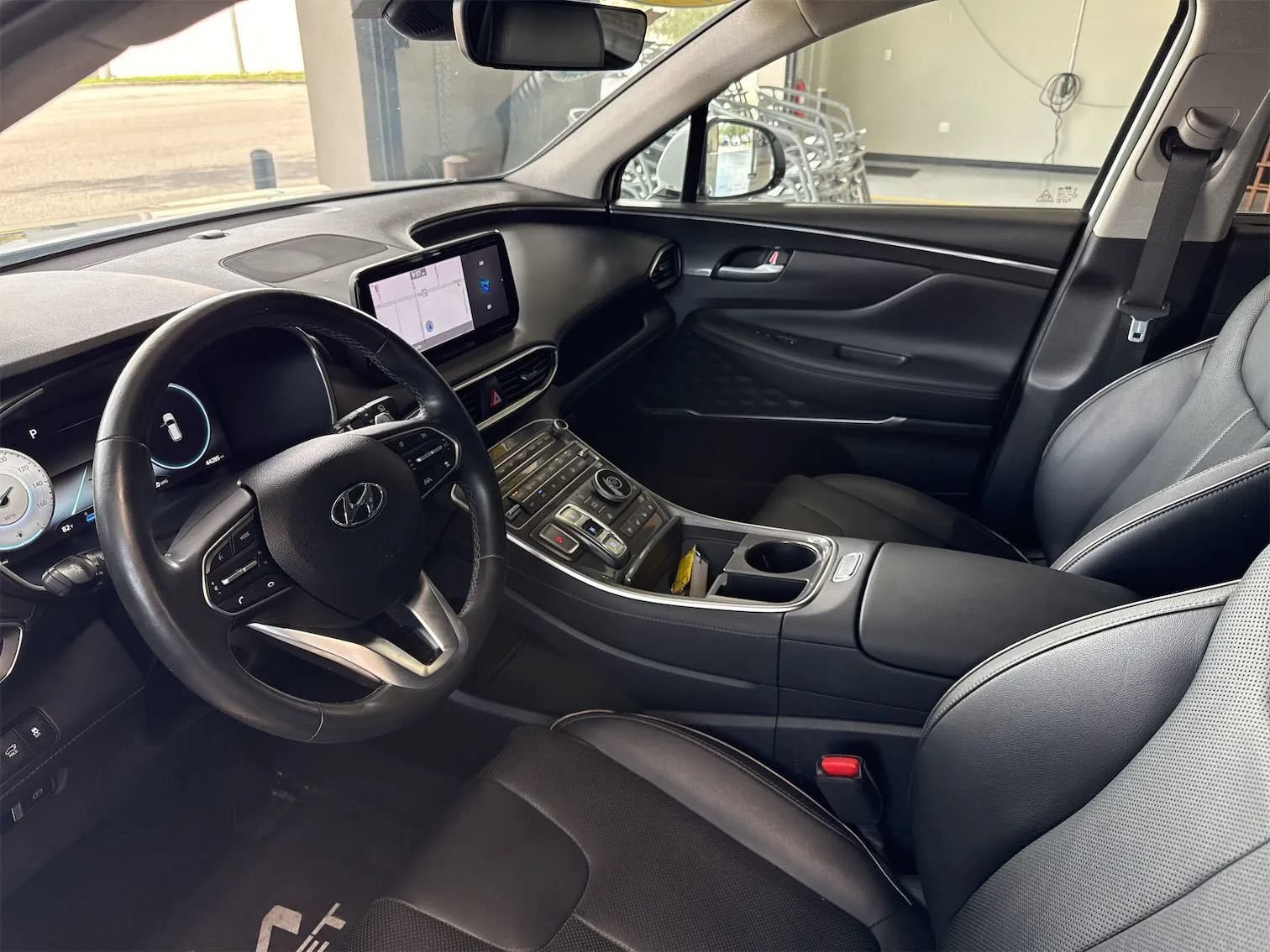 Used 2022 Hyundai Santa Fe Limited FWD image 3