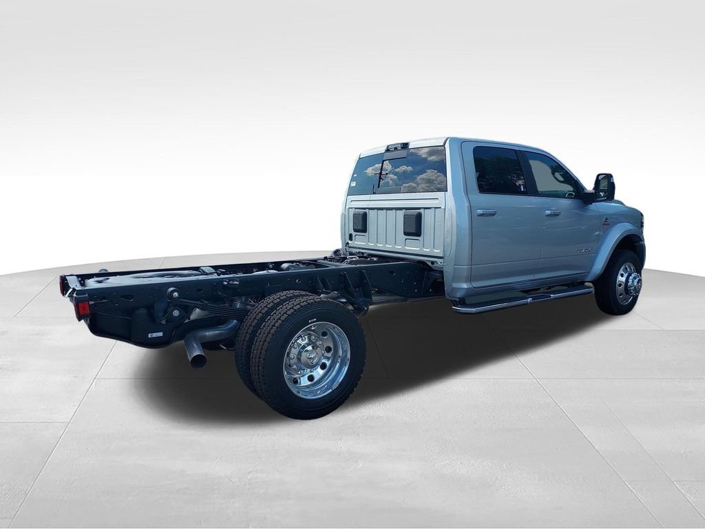 New 2026 RAM 4500 4x4 Crew Cab DRW w/ Laramie Trim Package image 5