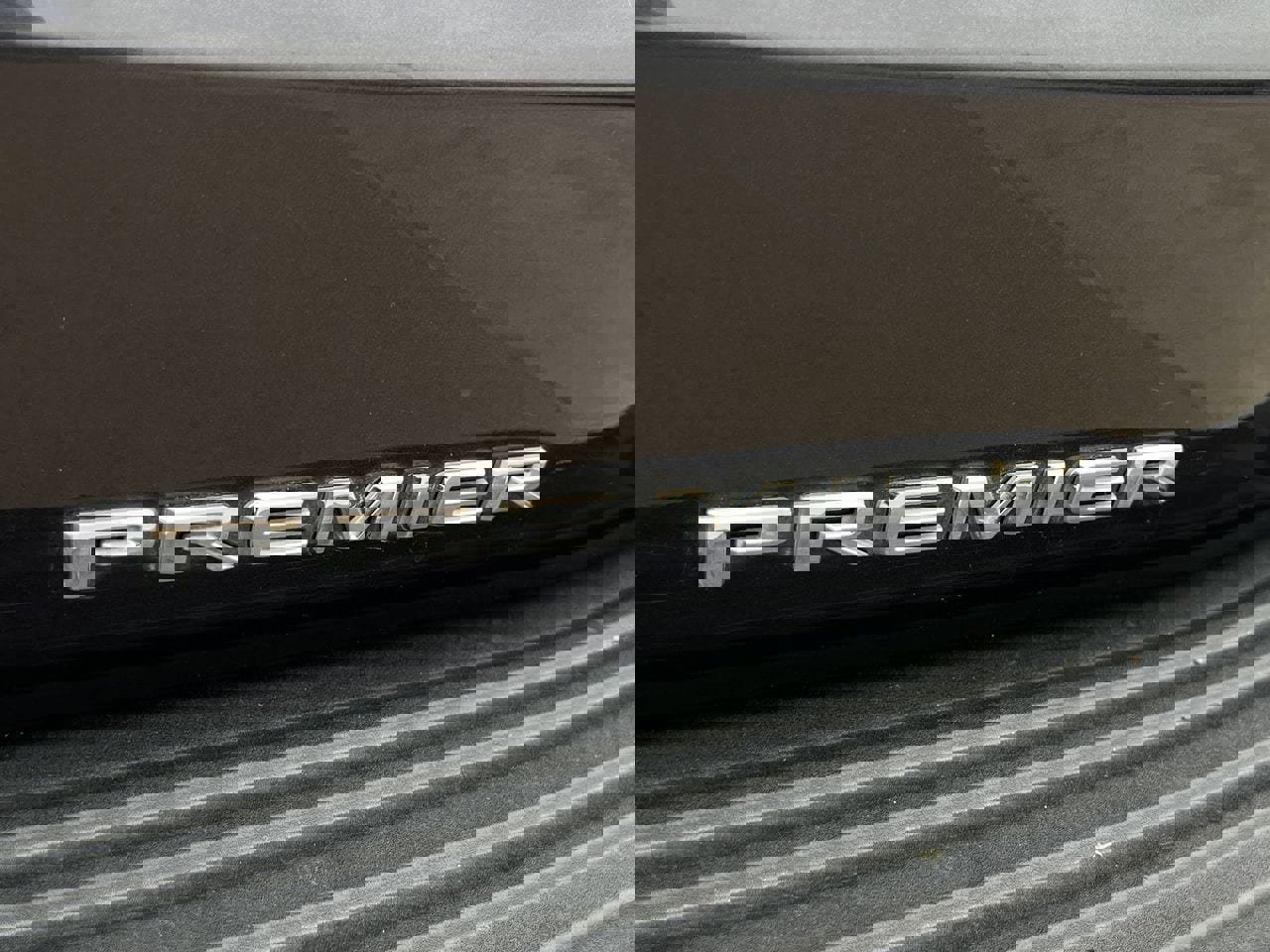 Used 2023 Chevrolet Suburban Premier image 6