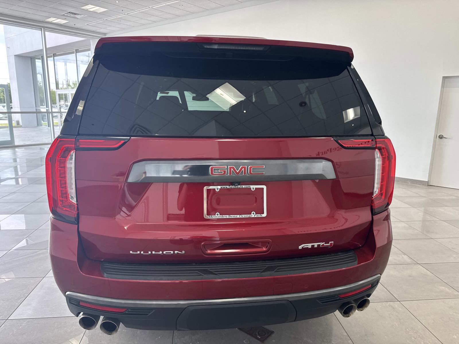 Used 2023 GMC Yukon XL AT4 w/ AT4 Premium Package AWD/4WD image 6
