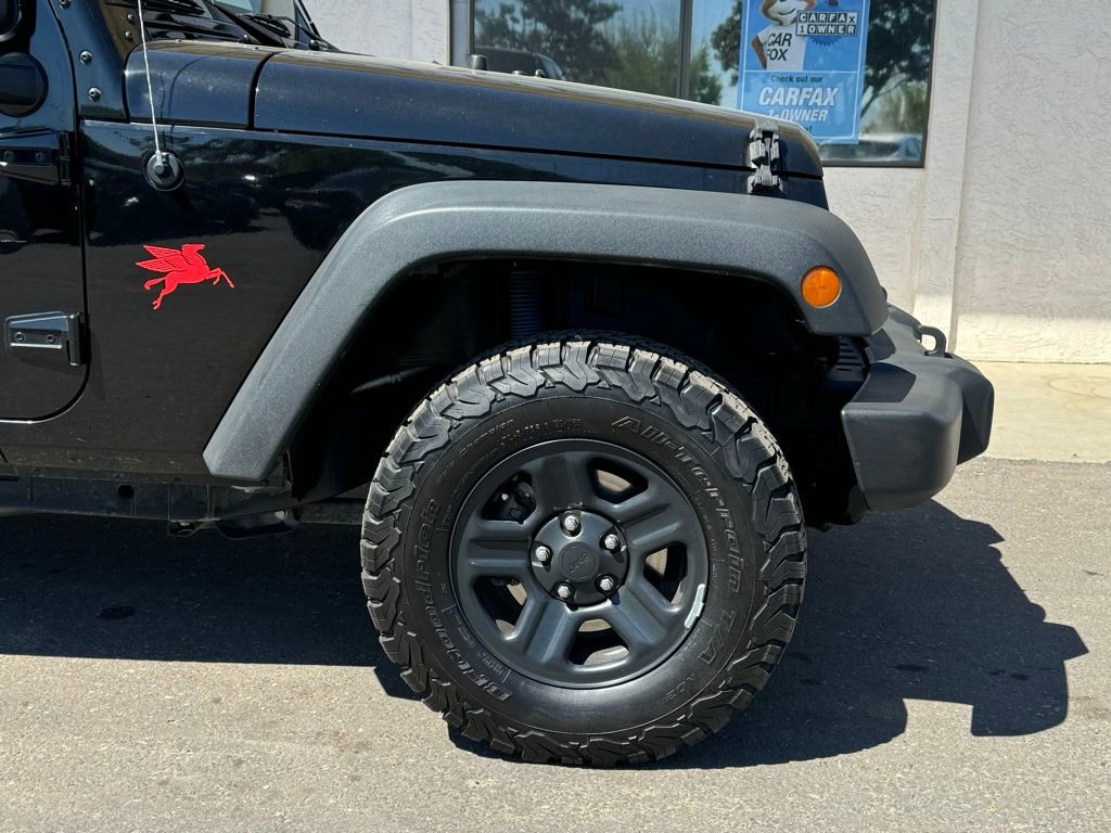 Used 2017 Jeep Wrangler Unlimited Sport w/ Connectivity Group AWD/4WD image 2