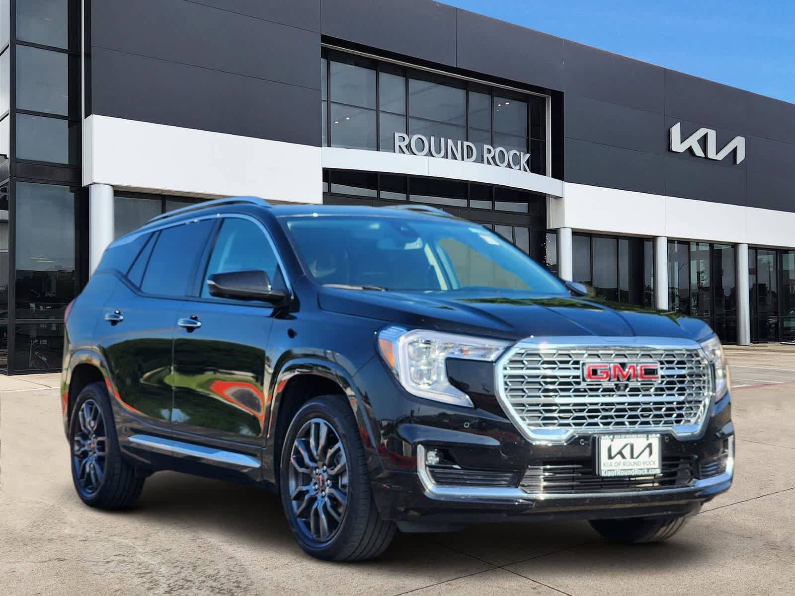 Used 2023 GMC Terrain Denali w/ Black Diamond Edition AWD/4WD image 3