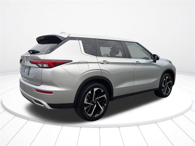 Used 2024 Mitsubishi Outlander SE image 12