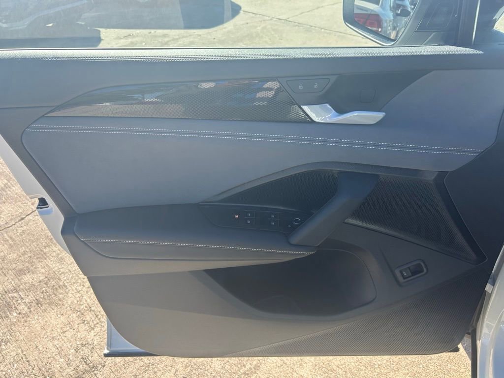 Certified 2025 Volkswagen Tiguan SE R-Line image 53