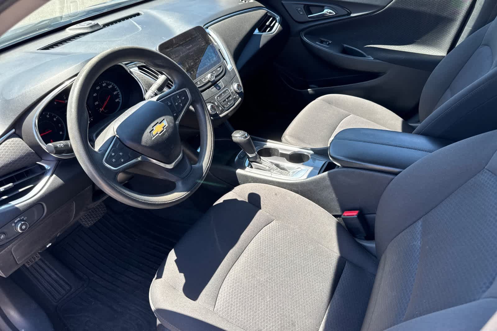 Used 2019 Chevrolet Malibu LT w/ Driver Confidence Package FWD image 9