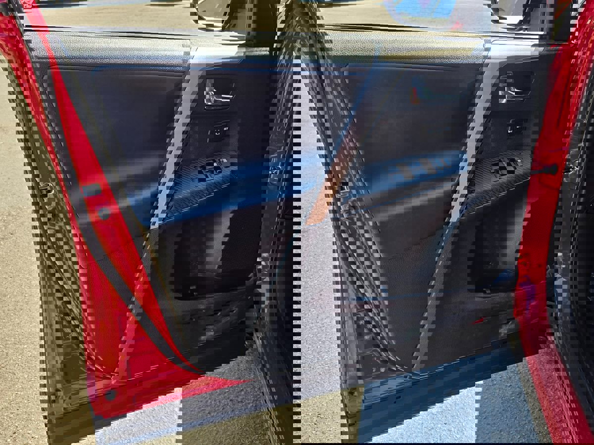 Used 2015 Toyota RAV4 Limited image 24