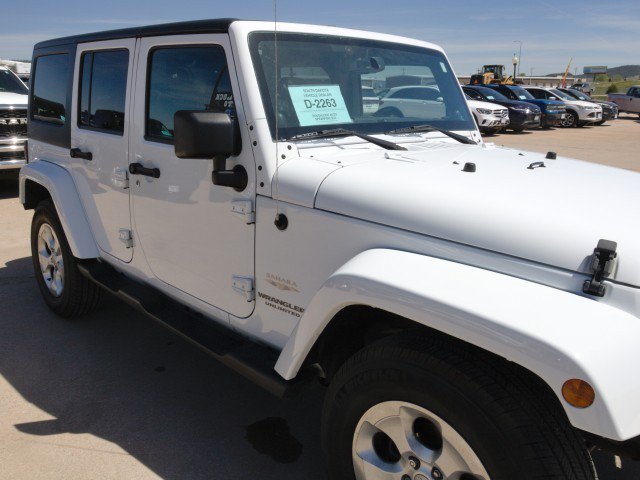 Used 2014 Jeep Wrangler Unlimited Sahara w/ Connectivity Group AWD/4WD image 10