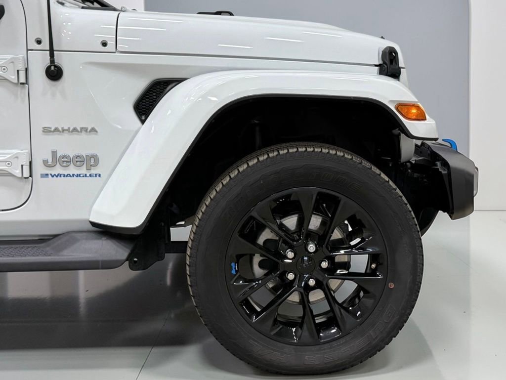 Used 2023 Jeep Wrangler Sahara w/ Cold Weather Group image 13