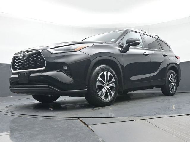 Certified 2023 Toyota Highlander XLE image 35