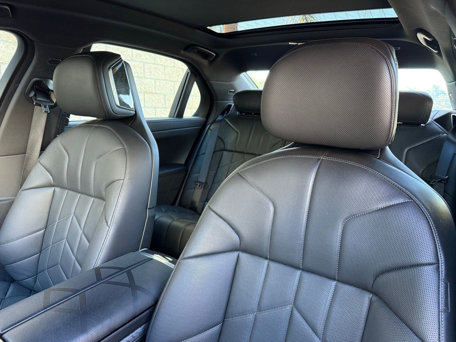 Used 2025 BMW i7 eDrive50 w/ M Sport Package image 23